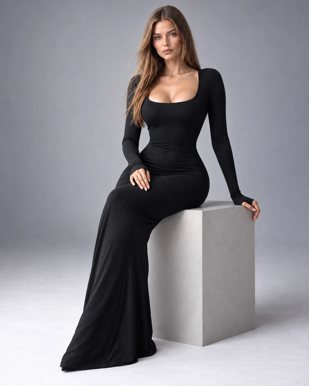 Robe longue col carré JULIETTE assise – Noir