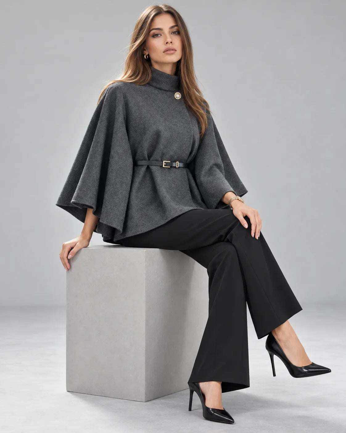 Pull cape à col montant ceinturé – Gris foncé