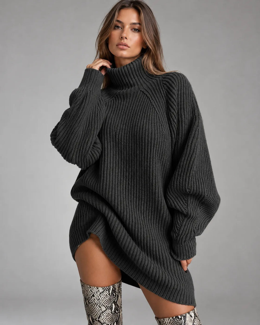 Robe pull oversize à col montant Alba – Gris anthracite