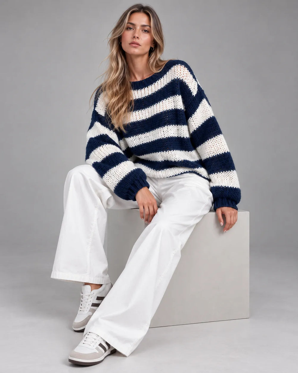 Pull oversize rayé en maille Alma – Bleu marine