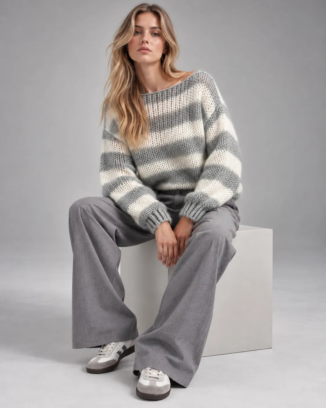 Pull oversize rayé en maille Alma – Gris