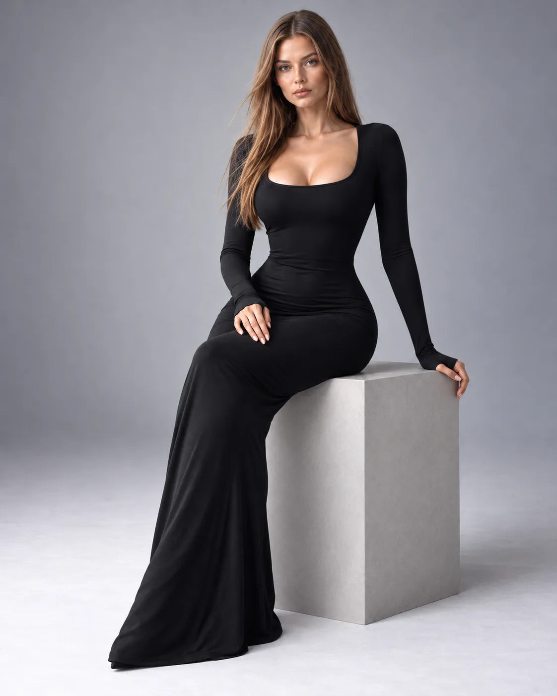 Robe longue col carré JULIETTE assise – Noir